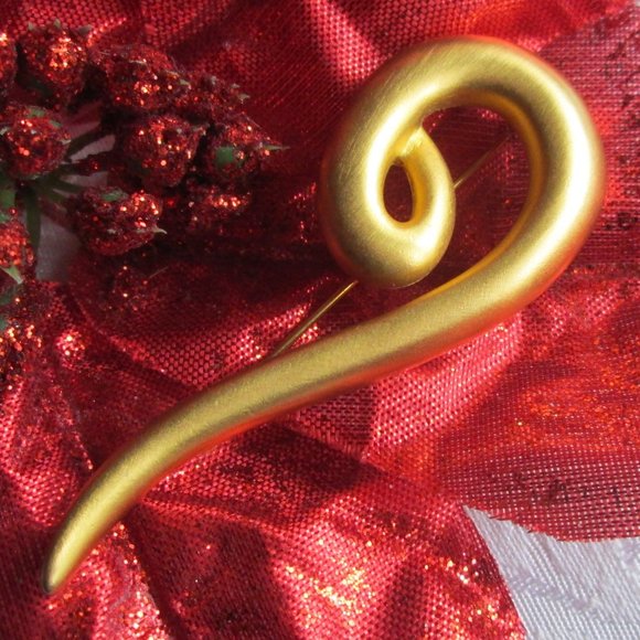 ๐ GOLD SWIRL BROOCH โ VINTAGE ๐ - Picture 1 of 15